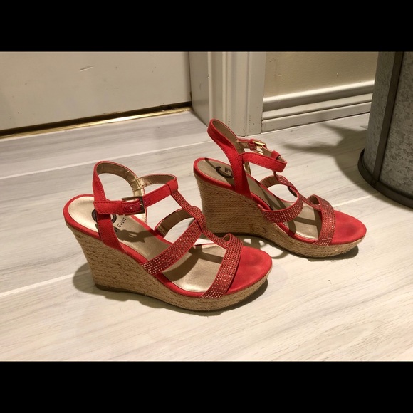 Lively Guess Wedges - Picture 1 of 4